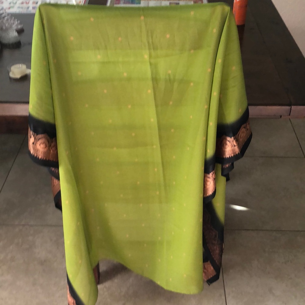 Light scarf, primary color green.